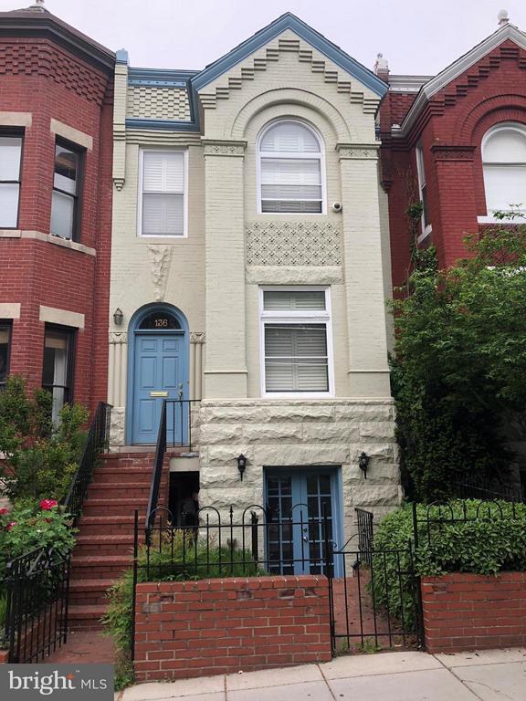 property at 136 D St SE