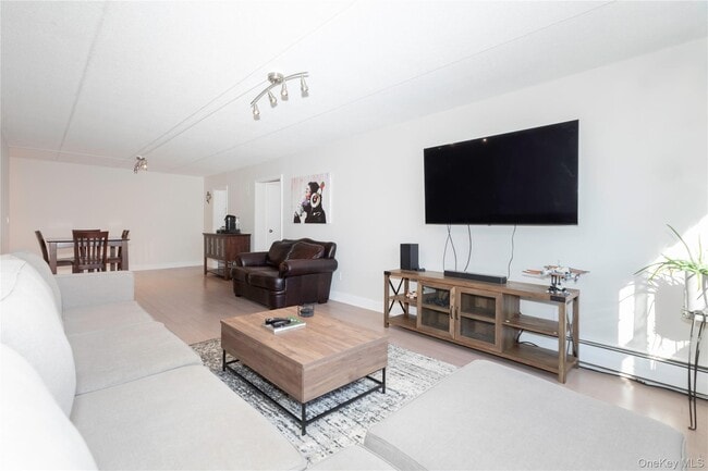 4 Consulate Dr in Eastchester, NY - Building Photo - Building Photo