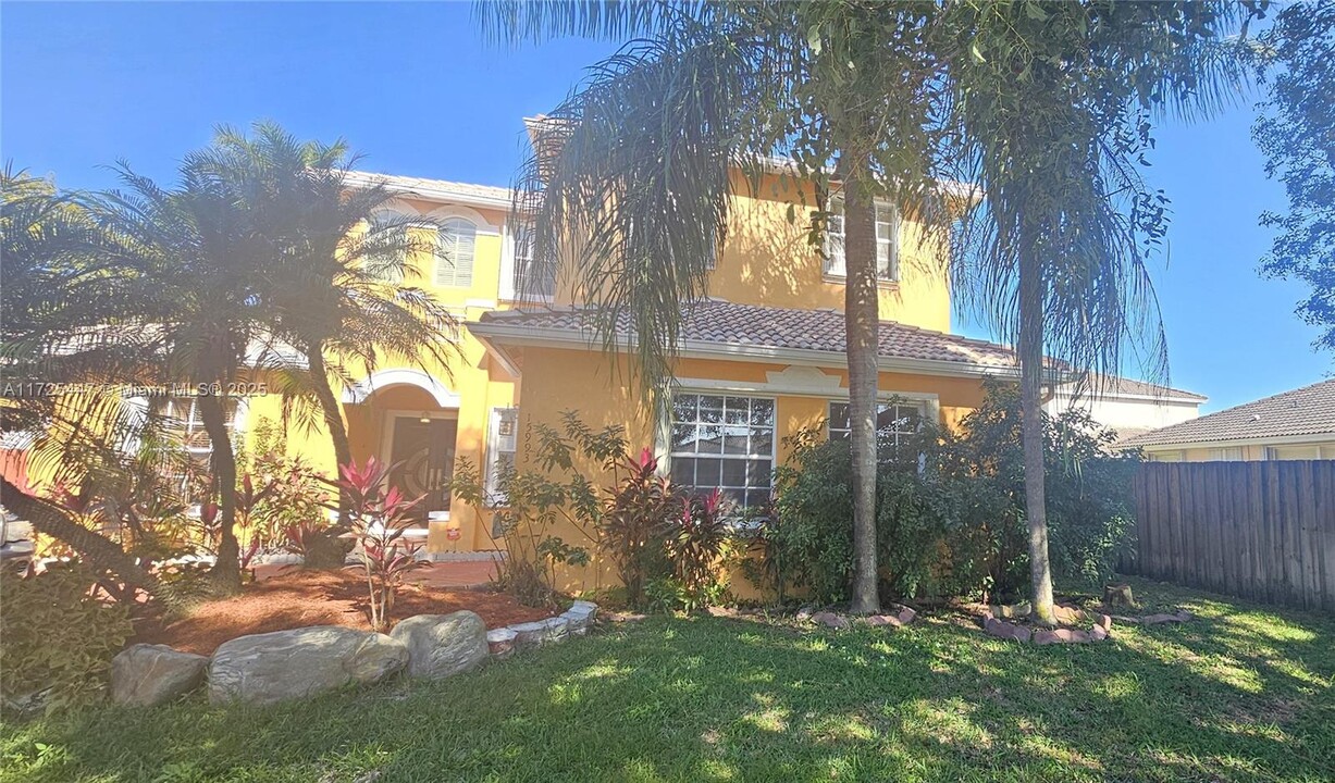 15993 SW 151st Terrace in Miami, FL - Building Photo