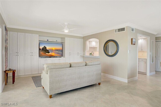 property at 2880 Gulf Shore Blvd N