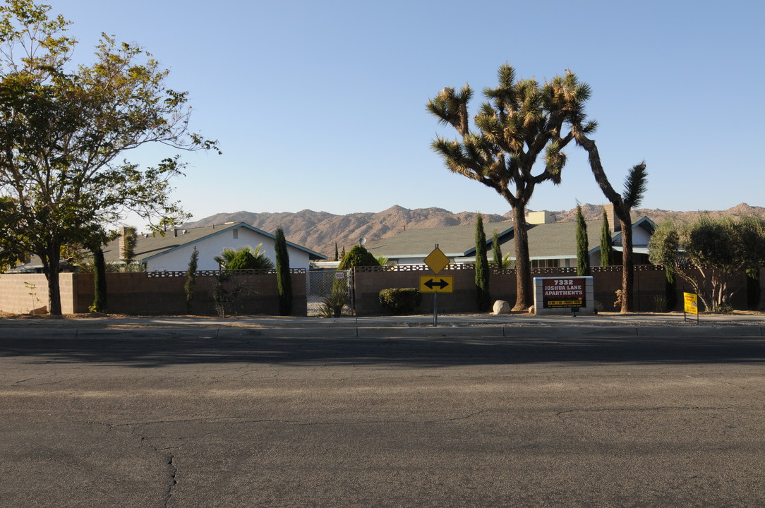 7332 Joshua Ln in Yucca Valley, CA - Foto de edificio