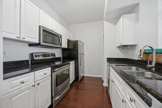 14353 Fredricksburg Dr, Unit 907 in Orlando, FL - Foto de edificio - Building Photo