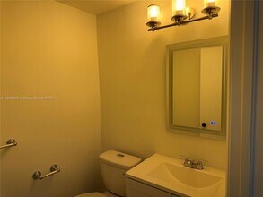 5225 NW 112th Ave, Unit 2 in Doral, FL - Building Photo - Building Photo