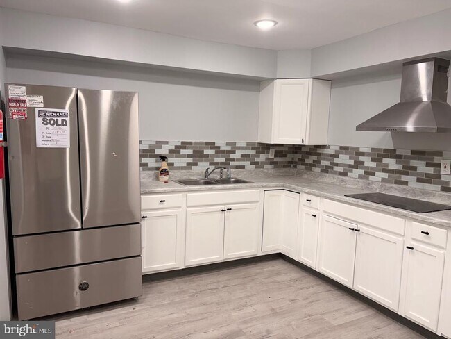 property at 11 Ridgewood Pl