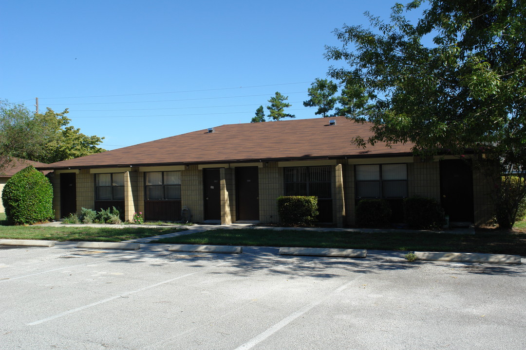 Pinewood Apartments II in Gainesville, FL - Building Photo