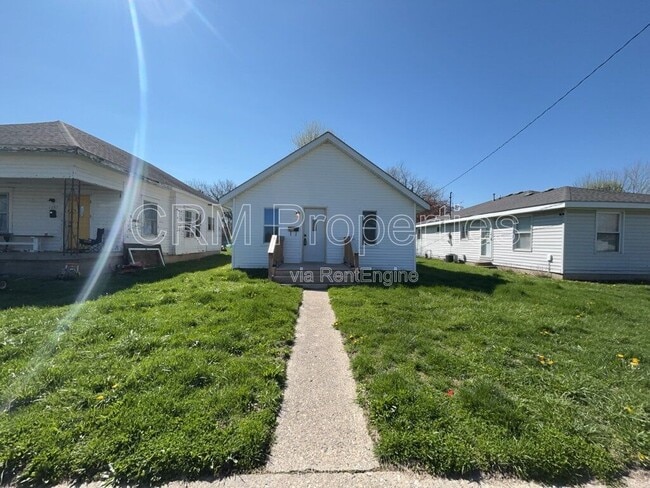 property at 1233 S Calumet St