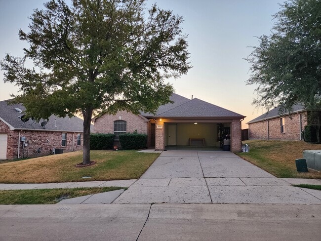 property at 2827 Saddlebred Trail
