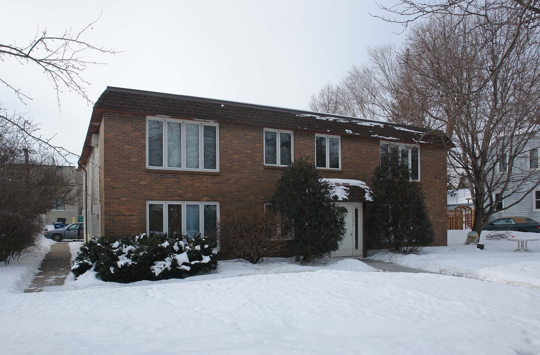 Kelly Apartments in St. Louis Park, MN - Building Photo