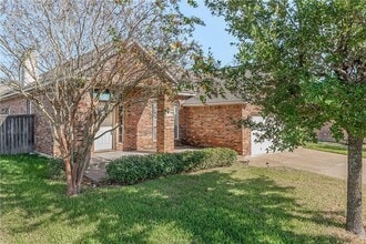 4009 Reatta Ln in College Station, TX - Building Photo - Building Photo