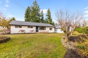 8510 Monte Cristo Dr in Everett, WA - Building Photo