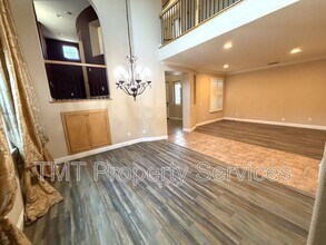 6832 Salvaterra Cir in Elk Grove, CA - Building Photo - Building Photo