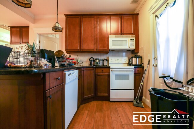 property at 6 Delaware Pl