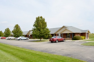 Pilgrim Place in Yorktown, IN - Foto de edificio - Building Photo