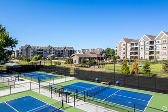 Waterside Residences on Quivira in Lenexa, KS - Foto de edificio - Building Photo