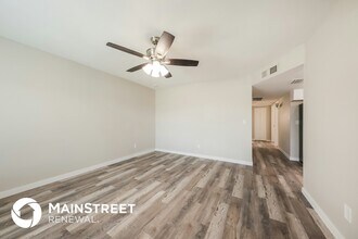 318 W 18th Ave in Apache Junction, AZ - Foto de edificio - Building Photo