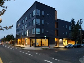 Slogan Apartments in Portland, OR - Foto de edificio - Building Photo