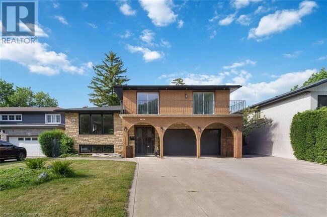 property at 15 Leslie Dr