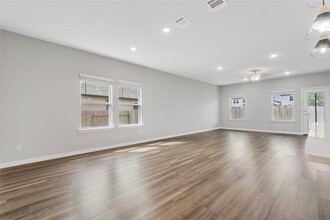 136 Sungrove Trl in Andice, TX - Building Photo - Building Photo