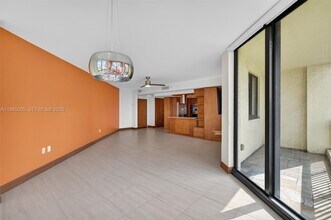 110 N Federal Hwy in Fort Lauderdale, FL - Foto de edificio - Building Photo