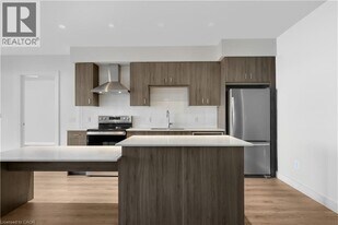 15 Glebe St in Cambridge, ON - Building Photo