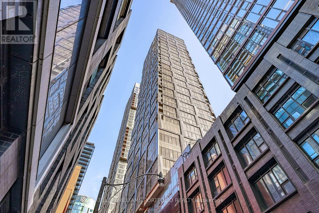 35-2635 Mercer St in Toronto, ON - Building Photo