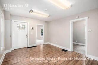 32 Mack Ave NE in Grand Rapids, MI - Building Photo - Building Photo