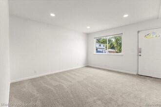 27 W Garfield Ave in Hazel Park, MI - Building Photo - Building Photo