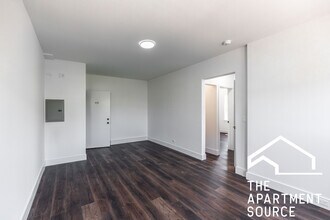 1555 W Hollywood Ave in Chicago, IL - Building Photo - Building Photo