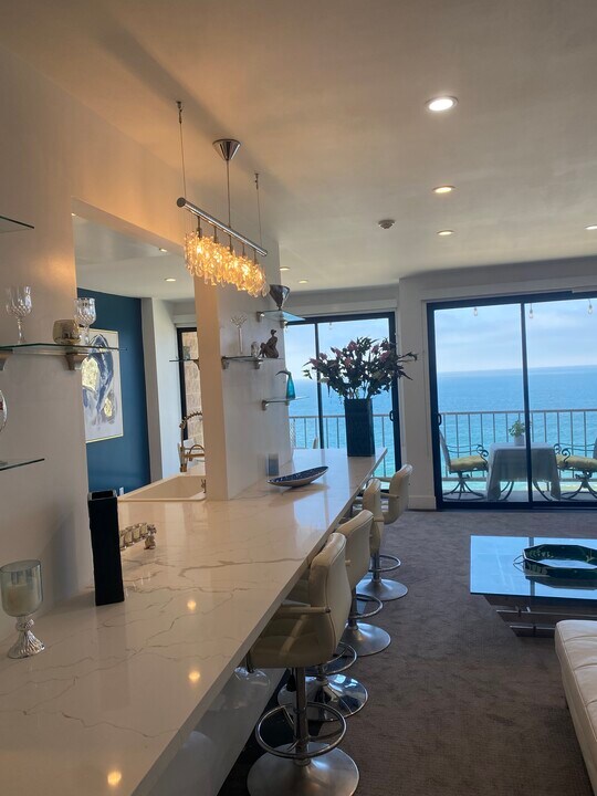 727 Esplanade, Unit 304 in Redondo Beach, CA - Foto de edificio