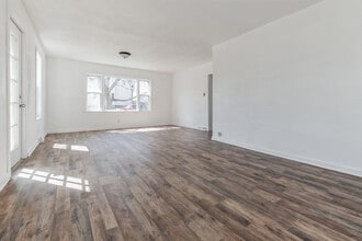 511 4th St in Parkersburg, IA - Building Photo - Building Photo