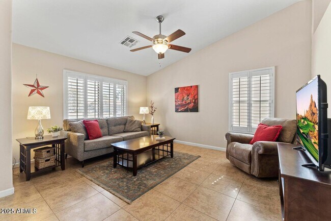 10747 W Via Del Sol in Sun City, AZ - Foto de edificio - Building Photo