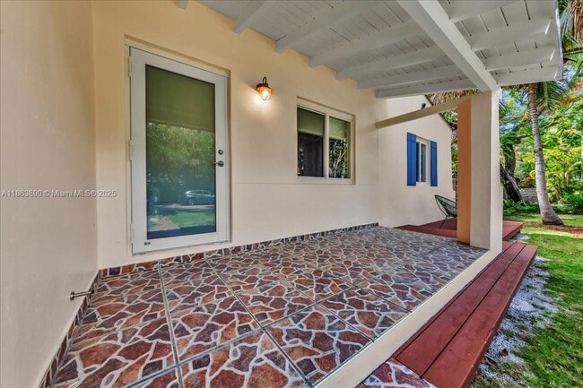 7341 SW 64th Ct in South Miami, FL - Building Photo - Building Photo