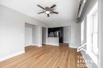 2712 N Milwaukee Ave in Chicago, IL - Building Photo - Building Photo