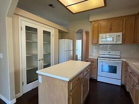 5704 Pine Canyon Dr in Bakersfield, CA - Building Photo
