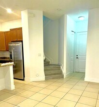 3238 W 97th St in Hialeah, FL - Building Photo - Building Photo