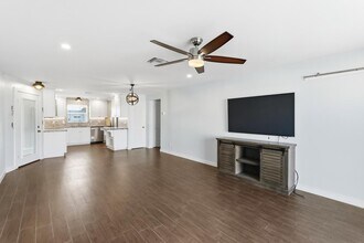 109 Wettaw Ln in North Palm Beach, FL - Building Photo - Building Photo