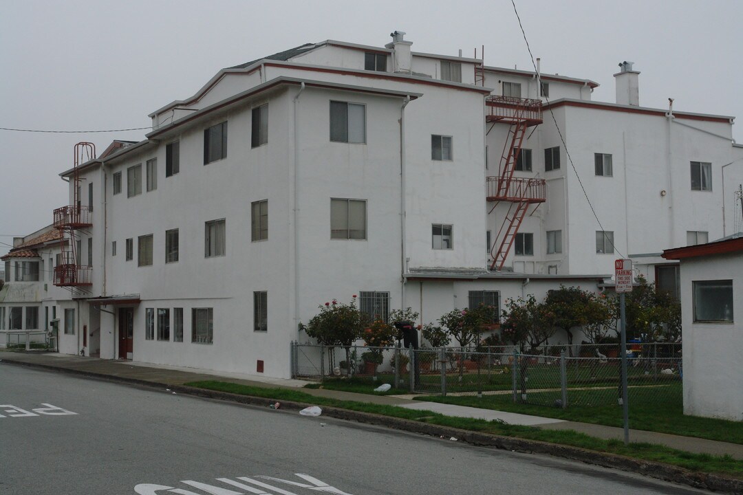 146-150 Gardiner Ave in South San Francisco, CA - Foto de edificio