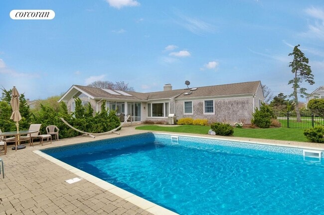 property at 62 Bayfield Ln