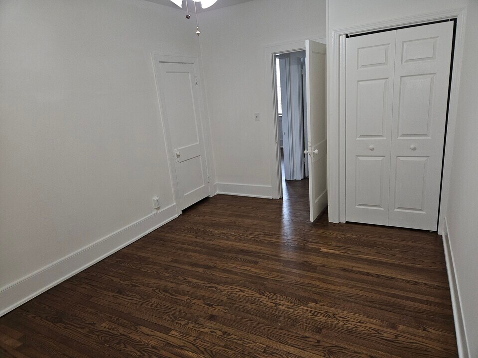 565 Eastern Pkwy, Unit 6 in Louisville, KY - Building Photo