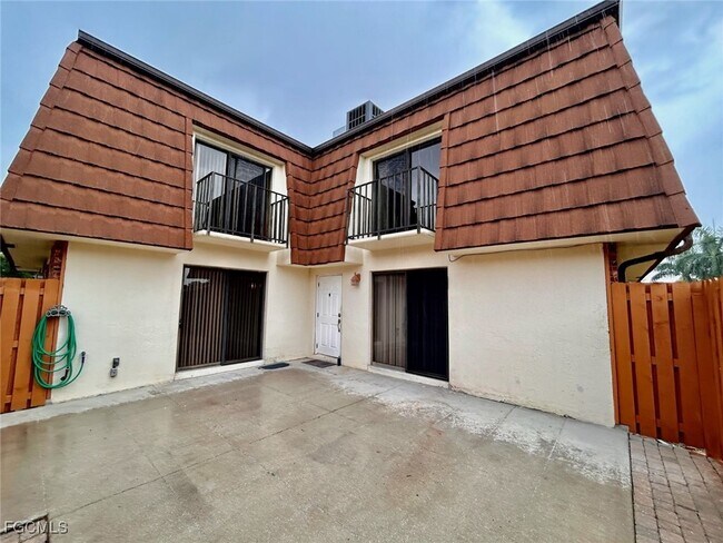 1408 Park Shore Cir in Ft. Myers, FL - Building Photo - Building Photo