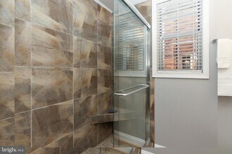 1800 Queens Ln in Arlington, VA - Building Photo - Building Photo