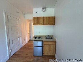 1061 Beacon St in Brookline, MA - Building Photo - Building Photo