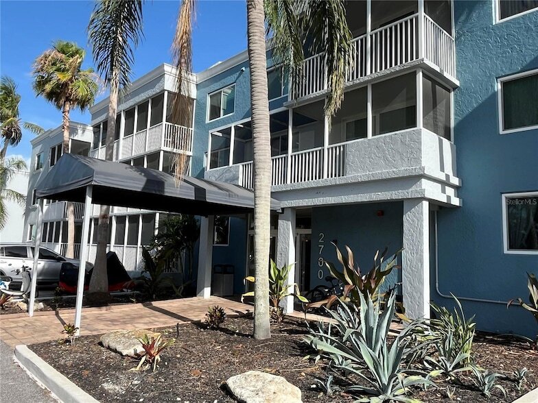 2700 Coconut Bay Ln, Unit 423 in Sarasota, FL - Foto de edificio