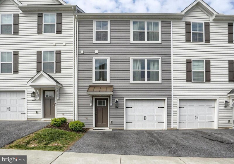 134 Carleigh Ln in Harrisburg, PA - Building Photo