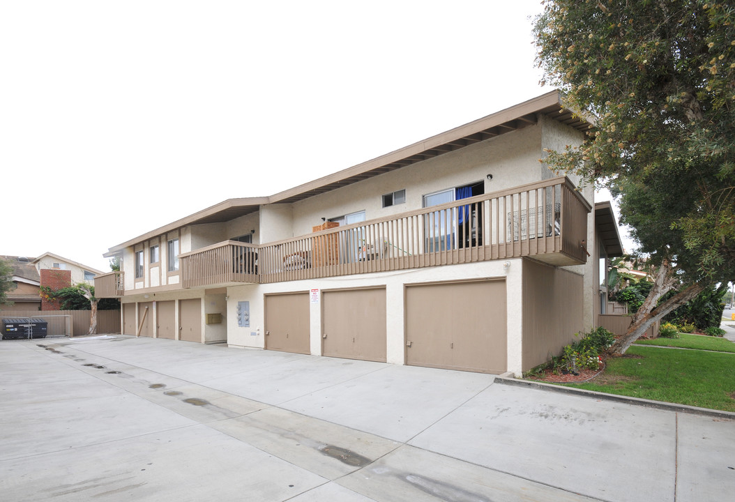 5092 Pearce St in Huntington Beach, CA - Building Photo