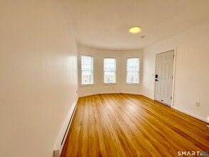 70 Lindley St in Bridgeport, CT - Foto de edificio - Building Photo