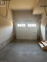 40 Walker Rd in Ingersoll, ON - Building Photo