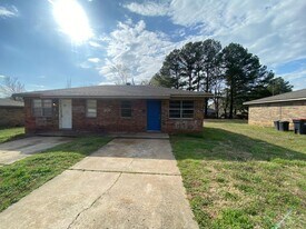 207 N 37th St in Van Buren, AR - Building Photo