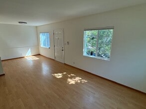 3415 W Alameda Ave, Unit A in Burbank, CA - Building Photo - Building Photo
