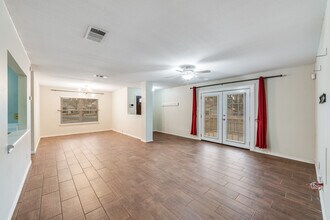 6858 Celes Meadow Dr in Converse, TX - Building Photo - Building Photo